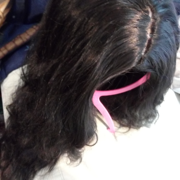 23" SYNTHETIC BLACK WAVY WIG - Picture 4 of 4